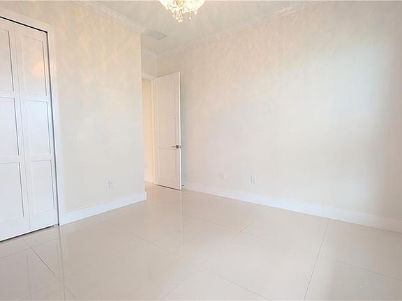 5th image of 17204 Bullhorn CIR