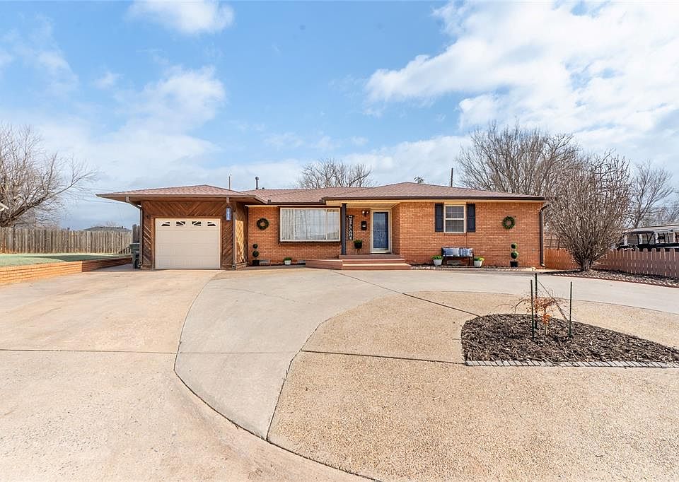 1st image of 1030 Circle Dr