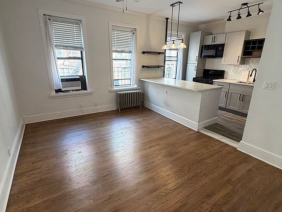 3rd image of 3047 34th St APT 2F