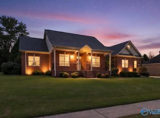 230 Twin Lakes Dr, New Market, AL 35761