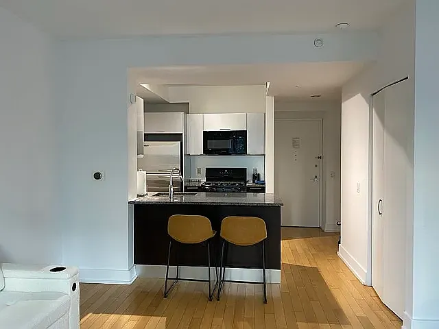 350 W 42nd St #26J — Photo 10