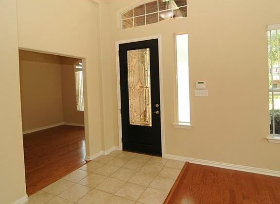 2nd image of 3305 Marymount Dr