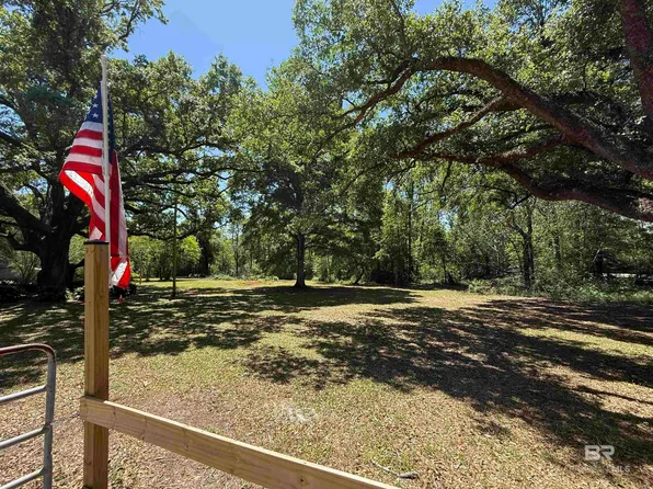 19530 Greenwood Rd E, Summerdale, AL 36580