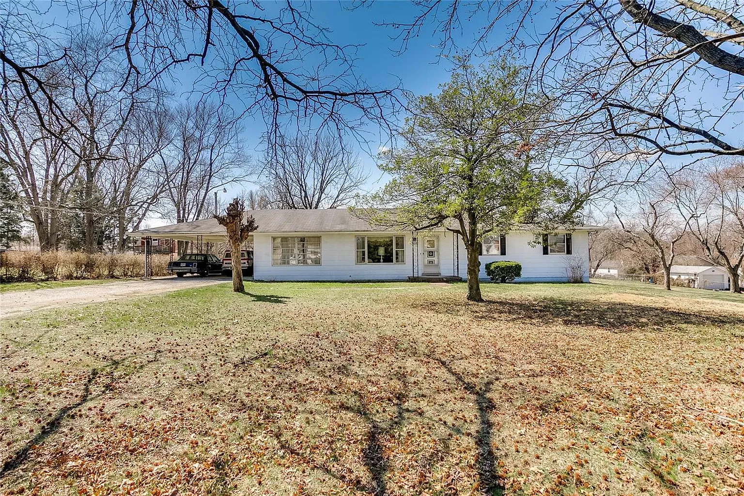 688 Jeffersonian Ln photo 1