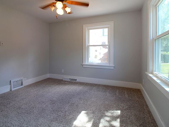 4th image of 426 Orleans Ave