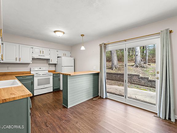 4th image of 678 Oak Creek Ct