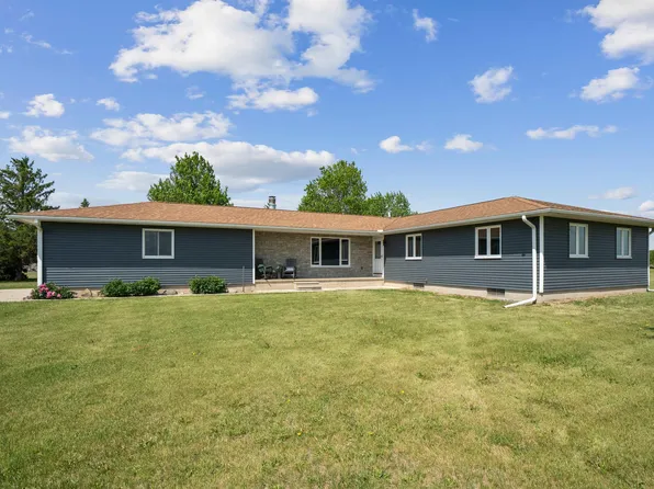 5442 W Mount Vernon Rd, Cedar Falls, IA 50613
