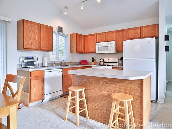 4th image of 2926 Woodside Ave SE