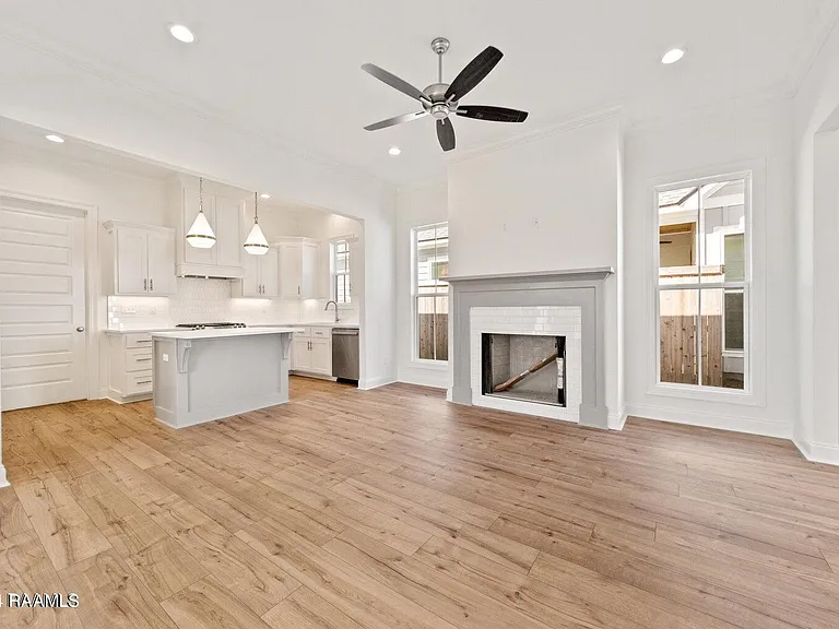 128 Oak Village Dr — Photo 3