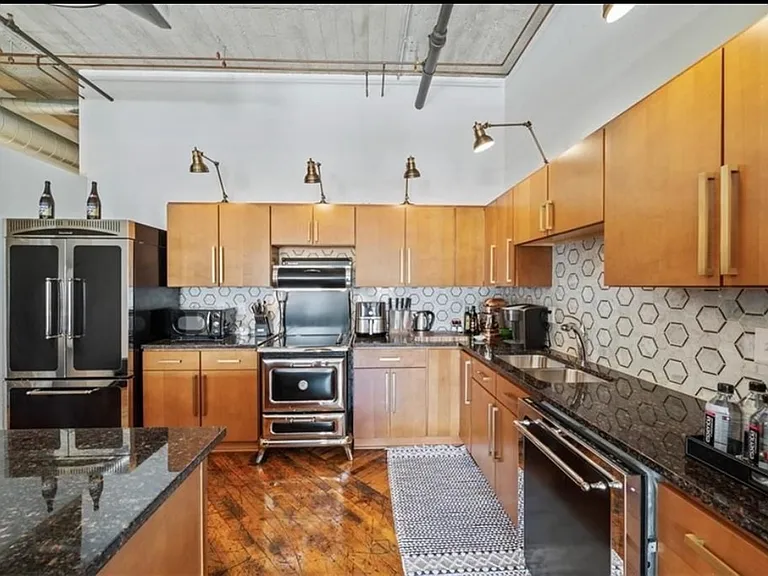 2029 Wyandotte St #202 — Photo 5