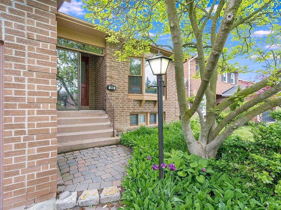 1st image of 204 Harrison Dr