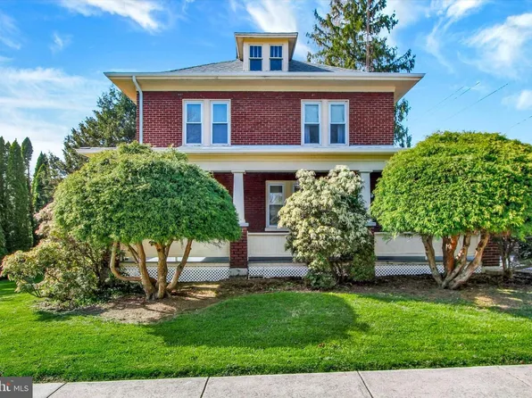 106 S 4th St, Mount Wolf, PA 17347