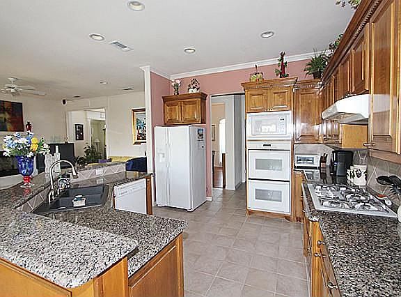 3rd image of 7808 Heatherbrook Ct