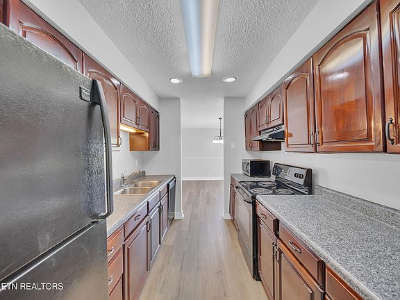 5th image of 534 Berlin Dr