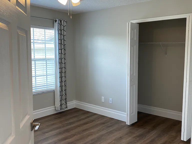 4th bedroom (upstairs)