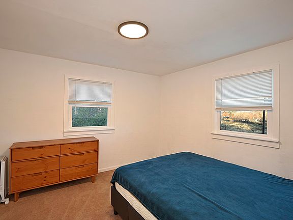 5th image of 712 Oak St