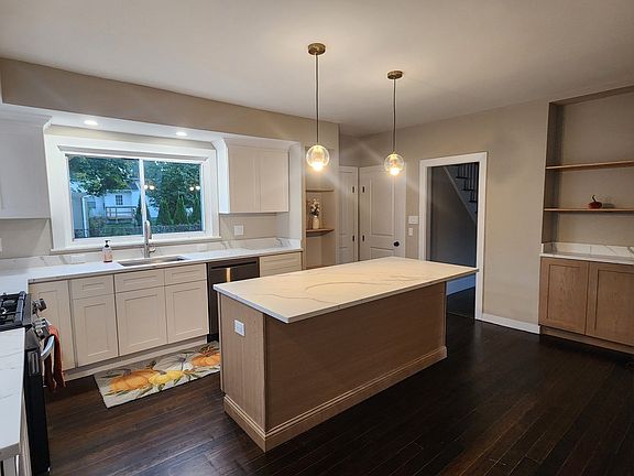 4th image of 10 Arbutus Rd