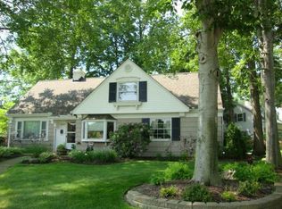2264 Halcyon Rd, Beachwood, OH 44122