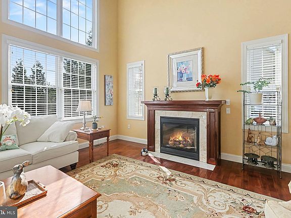 4th image of 1223 Summit Way
