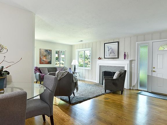 3rd image of 43 Tulip Ln