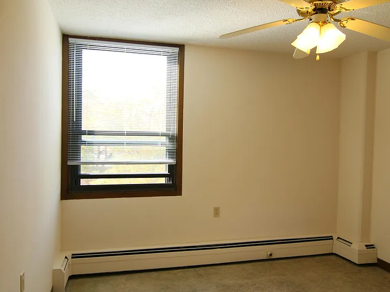 Skyrise Apartments — Photo 28