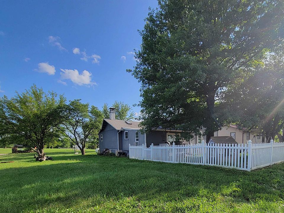 8851 Hickory Ln, Ozawkie, KS 66070 Zillow