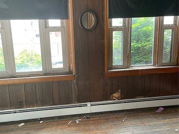 5th image of 160 Hyatt Ave