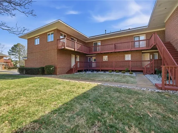 1213 Foursome Ln, Virginia Beach, VA 23455