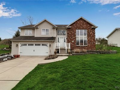 6624 Walnut Ln, Lockport, NY, 14094