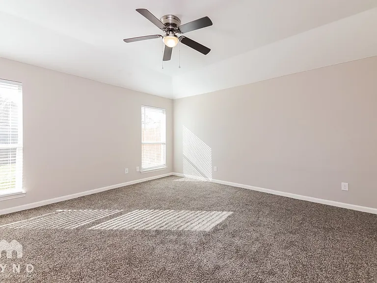 729 Mahogany Dr — Photo 9