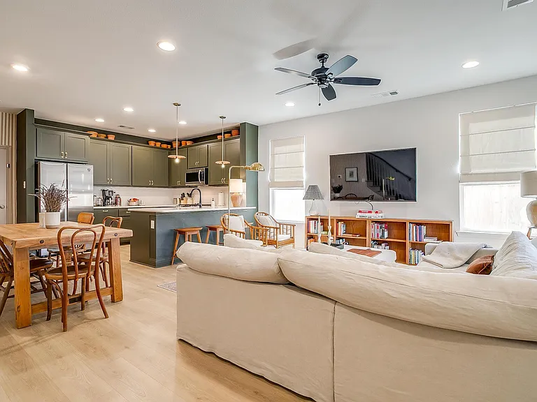 215 Athenia Dr — Photo 24