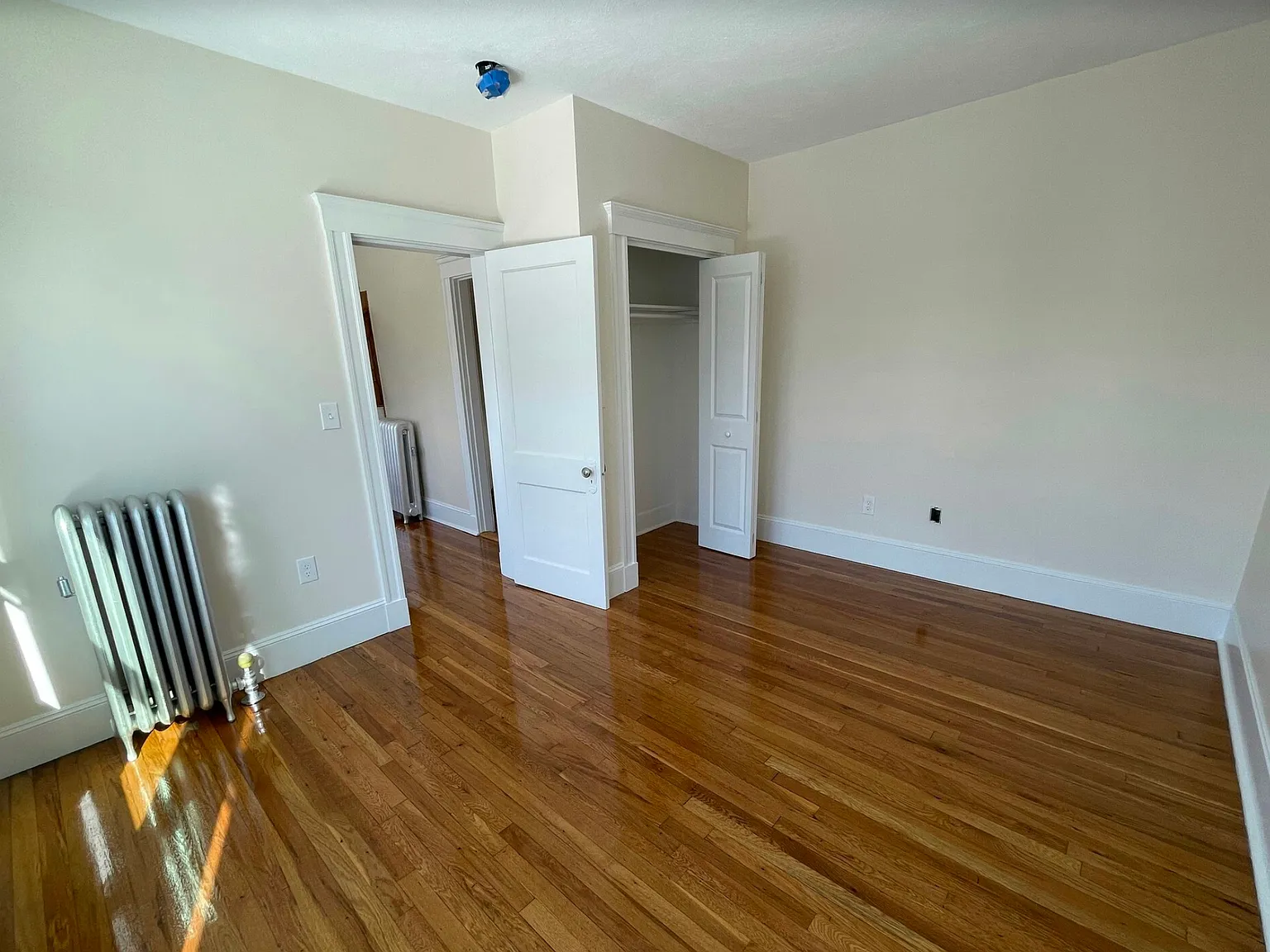 4 bed, 9999 sqft, $5,600 — Photo 2