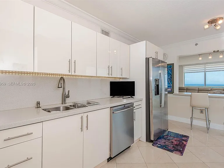 8855 Collins Ave #8J — Photo 14