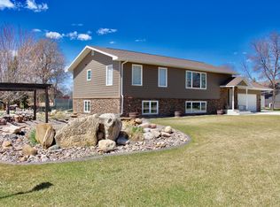 1801 64th St NW, Minot, ND 58703