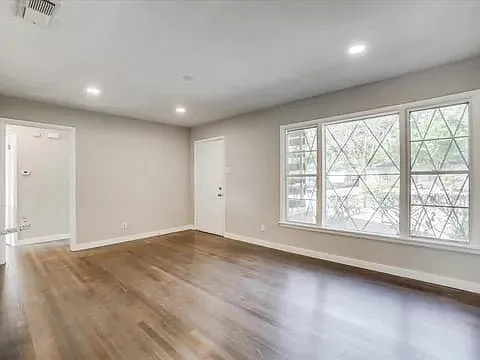 Spacious living room