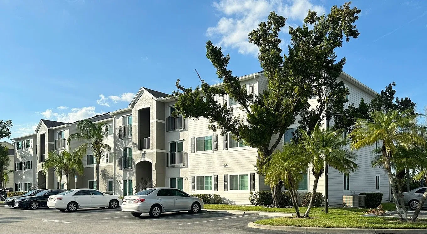 Hawk's Landing Apartments — Photo 3