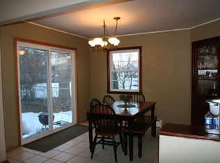 7008 Dorchester Ln, Greendale, WI 53129