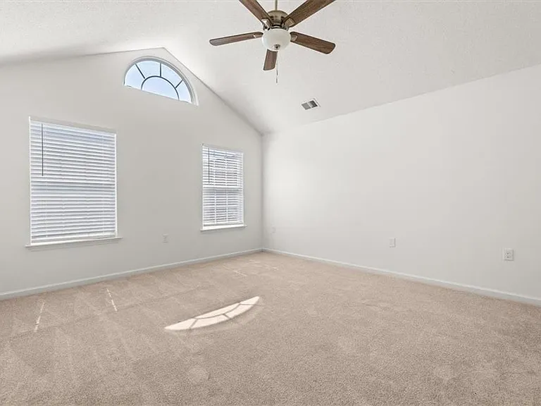 1305 Village Ln — Photo 14