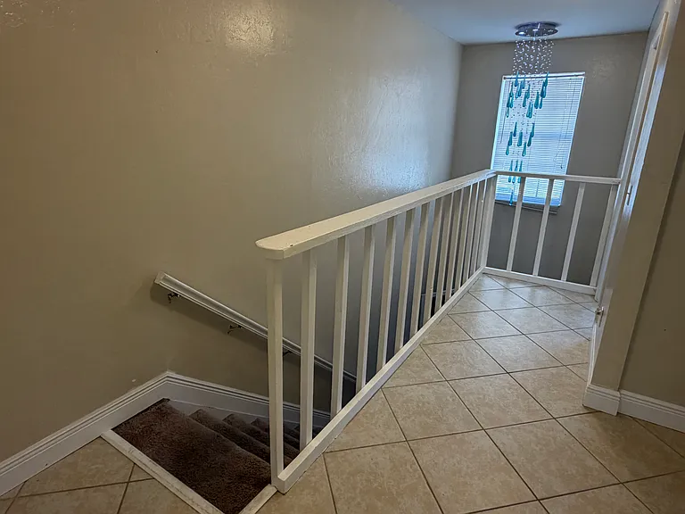 1005 SW 48th Ter #1 — Photo 6