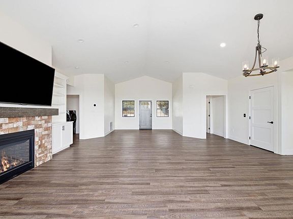5th image of 4344 Summit Dr