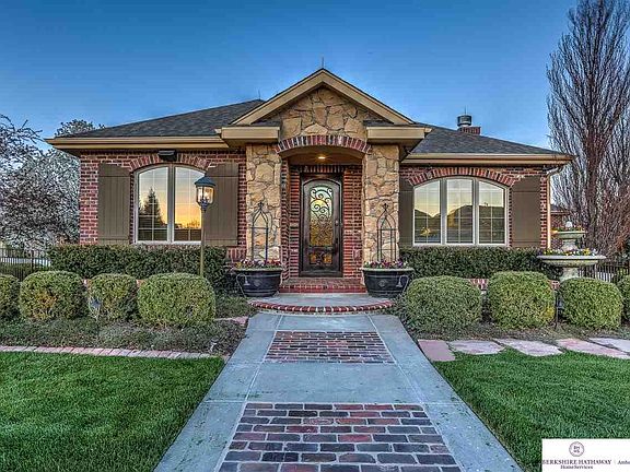 3rd image of 5519 N 166th Ave