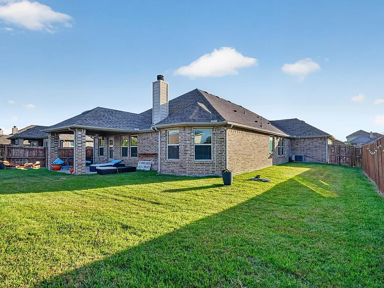 305 Acadia Ln — Photo 29