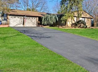 45 Lebed Dr, Somerset, NJ 08873