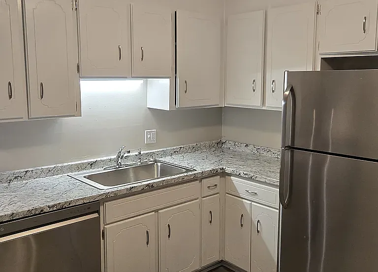 112 Charles St — Photo 2