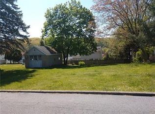 1216 Salisbury Rd, Allentown, PA 18103