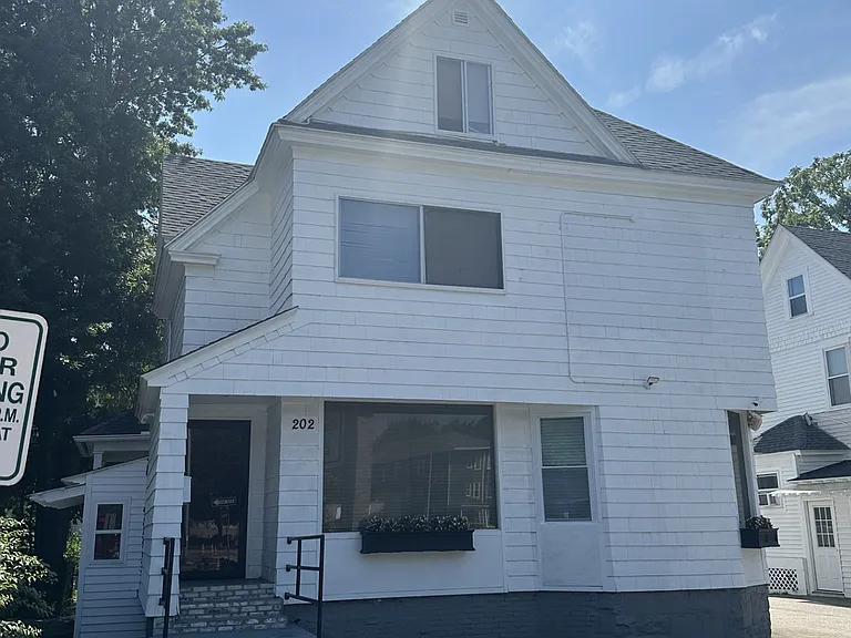 202 Russell St #1 — Photo 3