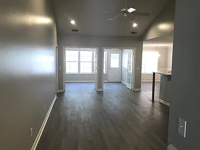 220 Lake Linden Dr — Photo 2