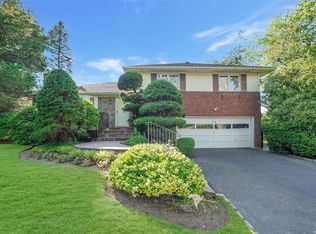 14 Milford Ln, Melville, NY 11747