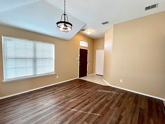 3rd image of 1933 Caddo St