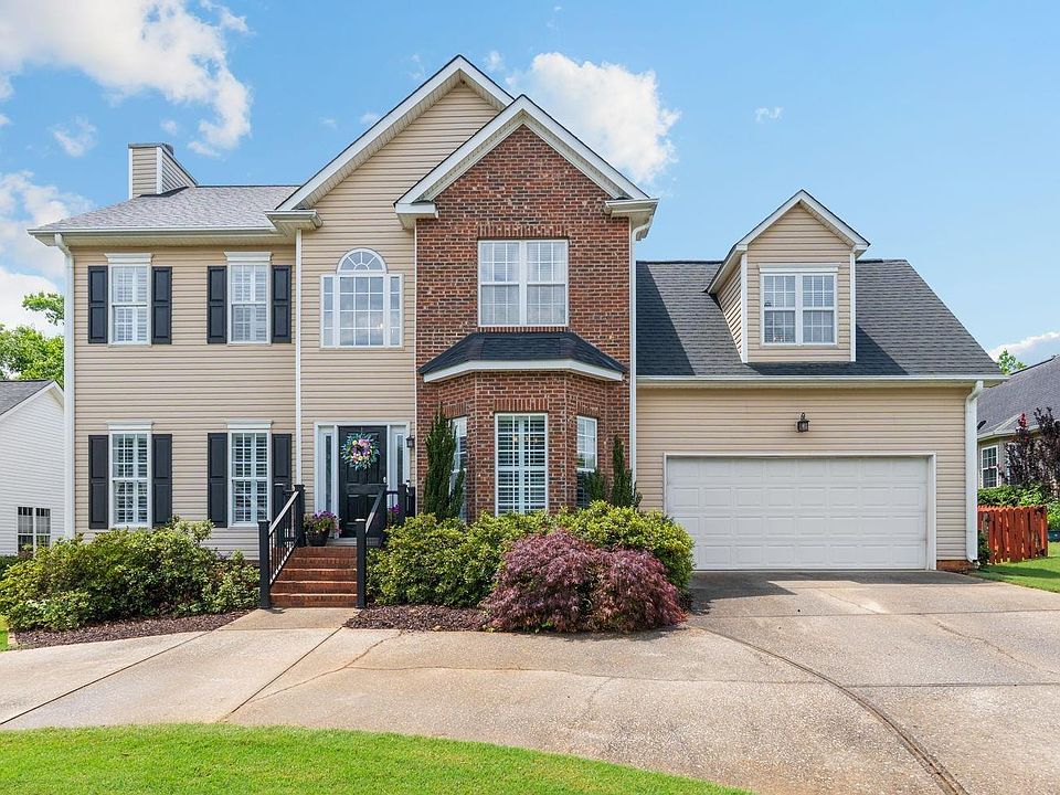 1st image of 18 Pinehurst Green Way
